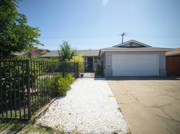 6961 S Demaret Dr, Sacramento, CA 95822