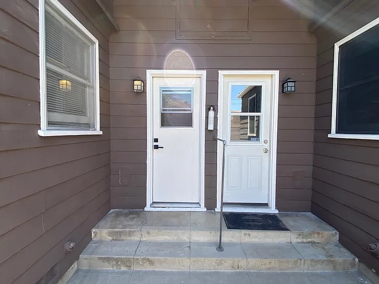 2427 E Villa St — Photo 13