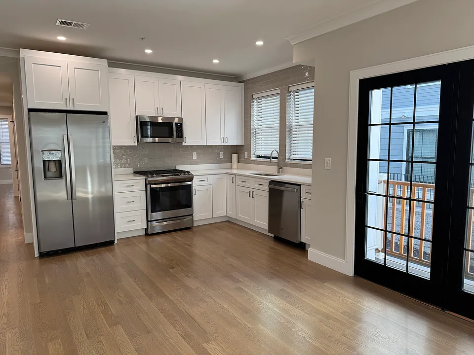 283 Lamartine St #1