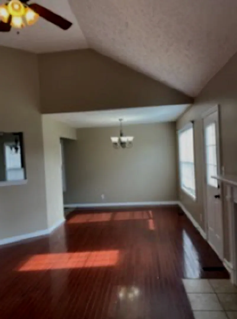 1351 Whitt Ln - Two Weeks Free w/ Same Day Move In — Photo 4