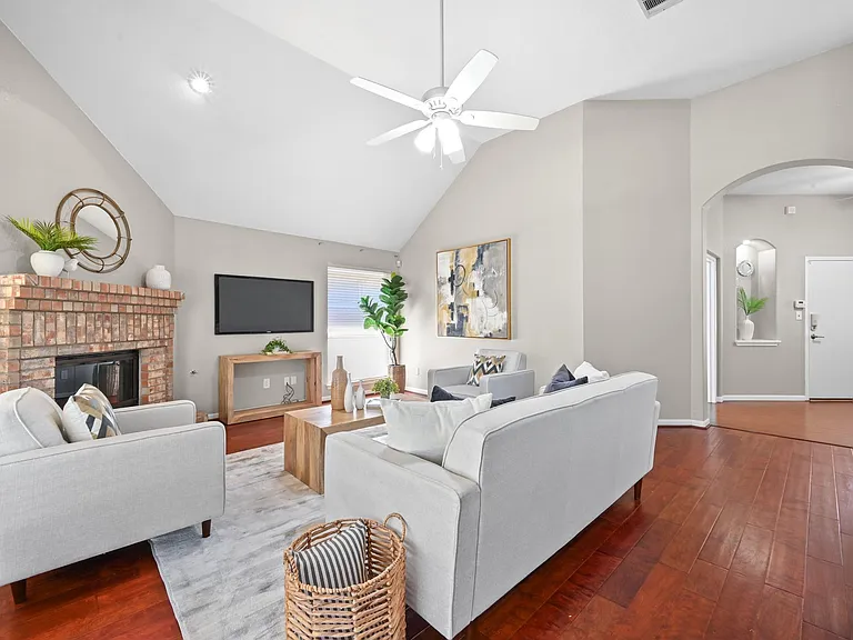 905 Hunters Creek Dr — Photo 11