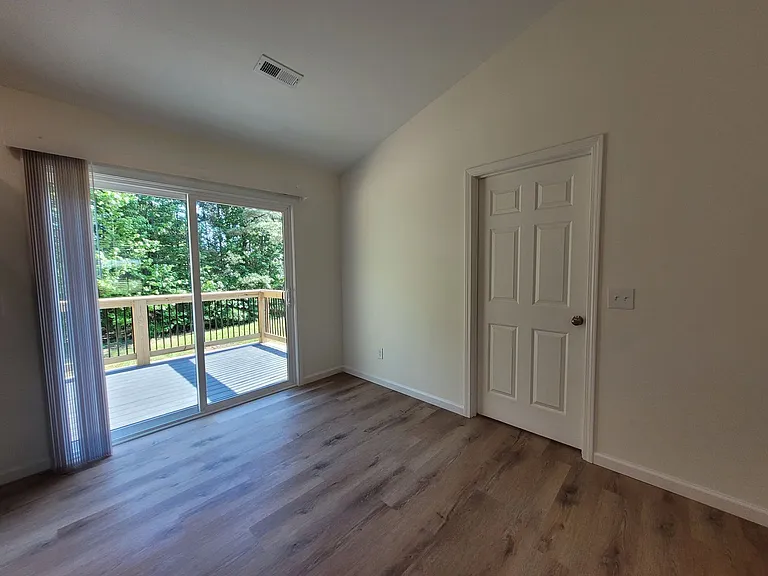 115 Dorchester Ln — Photo 6