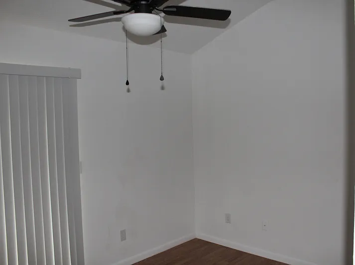 1071 White Ave — Photo 6