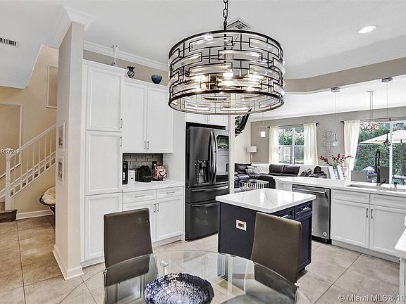 2nd image of 4714 S Prive Cir #4714