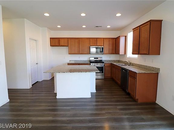 3rd image of 5840 Country Lake Ln