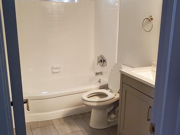 5th image of 430 S Gramercy Pl
