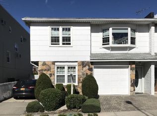 37 Yucca Dr, Staten Island, NY 10312