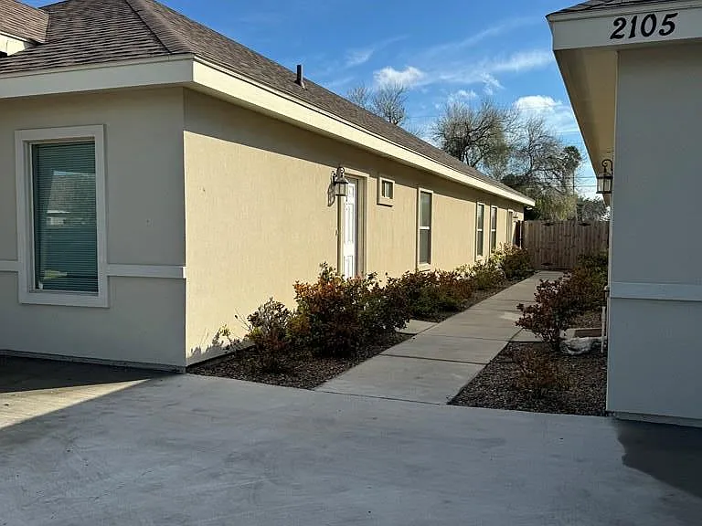 2105 Canyon Rd #1 — Photo 3