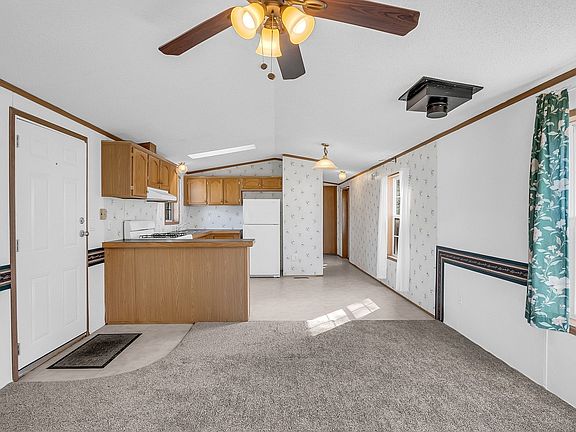 3rd image of 18 Maple St #52