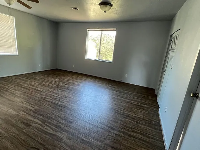 527 E Lowell St — Photo 4
