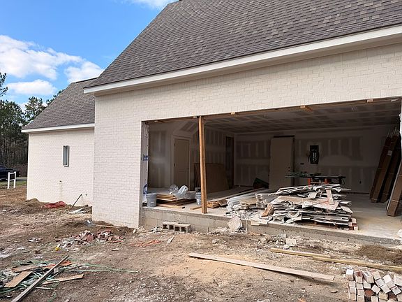 3rd image of 16 Parker Rdg