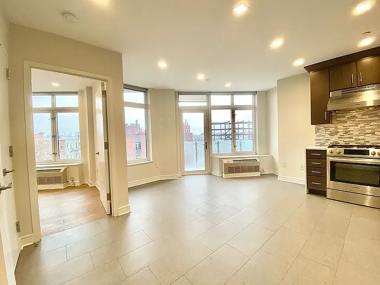 544 Manhattan Ave #4D — Photo 1