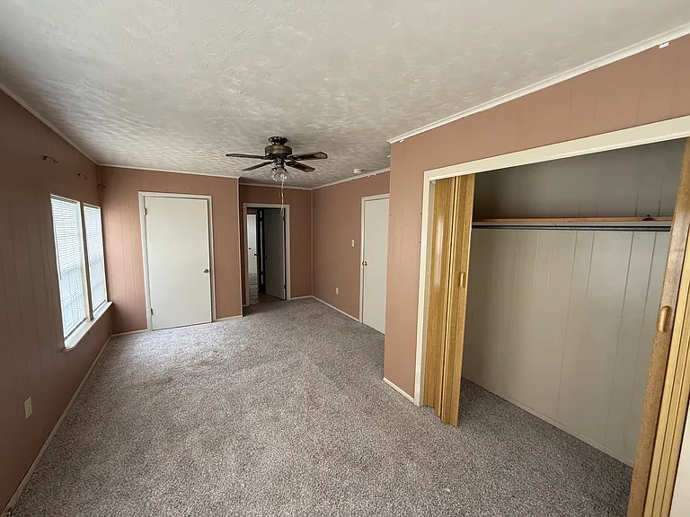 310 E Rachal St — Photo 8