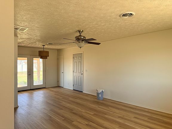 3rd image of 815 N Morningside Dr