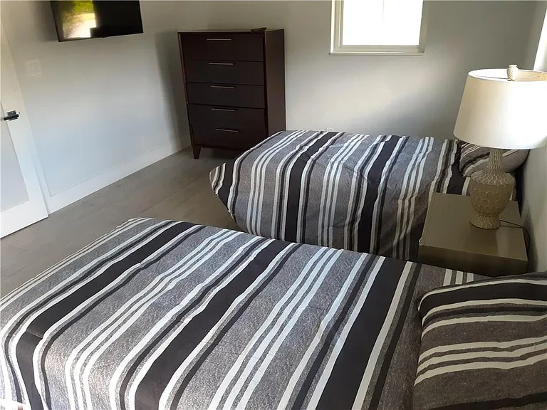 2417 Bayview Dr — Photo 14