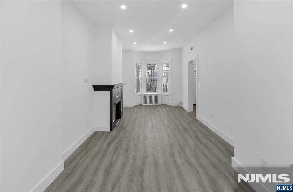 2 bed, 1.0 bath, $2,300 — Photo 3