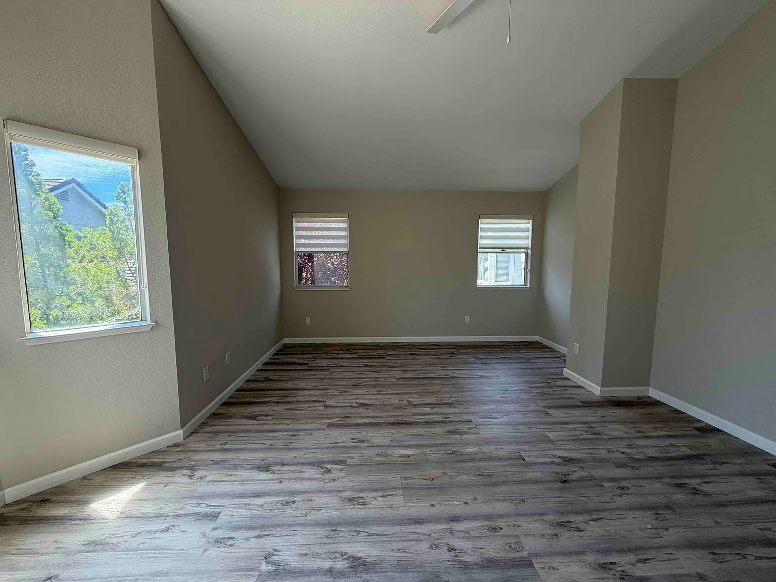 3 bed, 2.5 bath, 1651 sqft, $4,500 — Photo 4