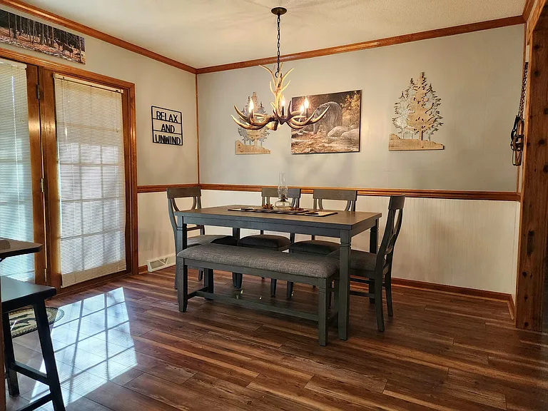 Hillcrest Dr — Photo 14