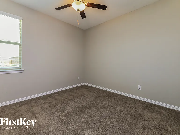 2144 Clarion Dr — Photo 12