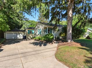 27125 Gilbert Dr, Warren, MI 48093