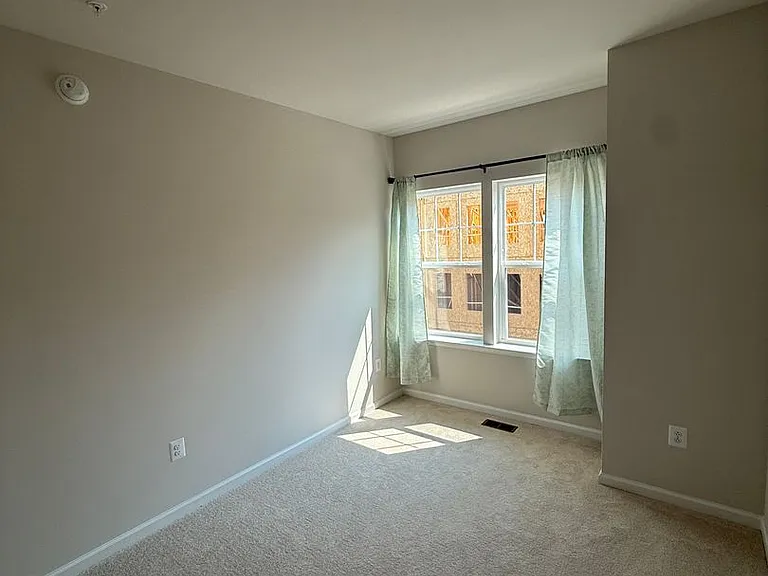 1915 Barolo Blvd — Photo 21