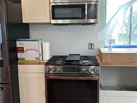 3rd image of 15416 Ward Ave