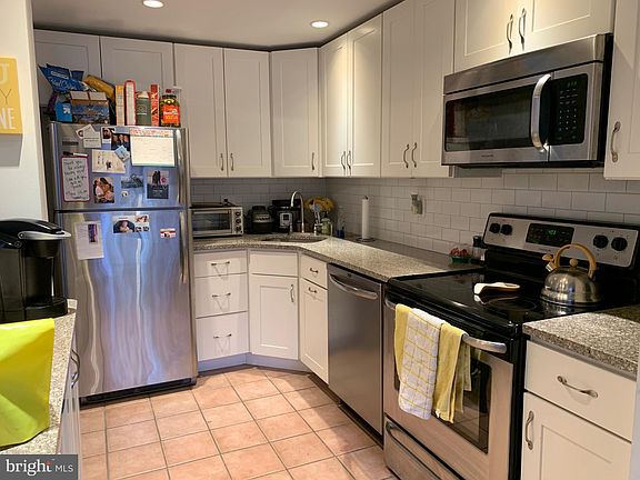 5th image of 109 Lombard St #A