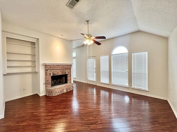 5th image of 709 Claridge Dr