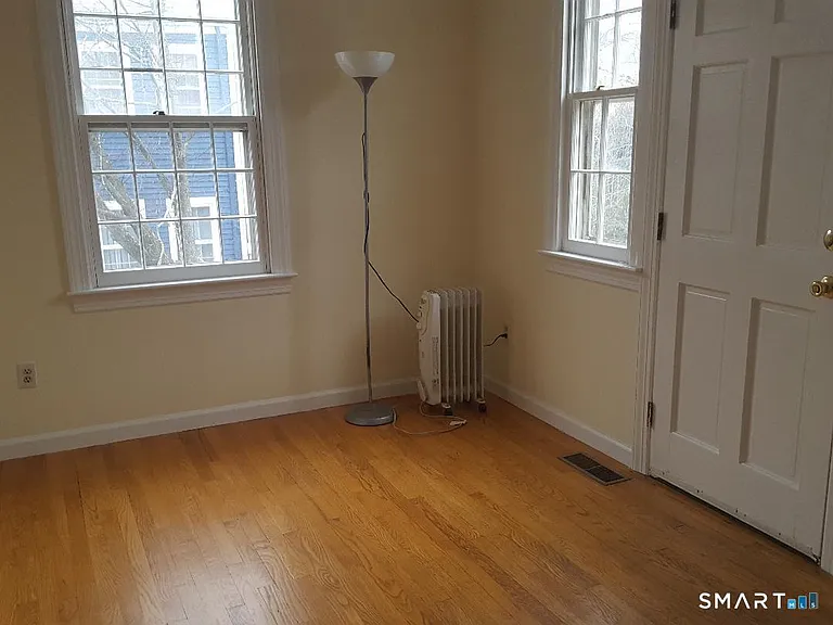 19 Grand Ave — Photo 18
