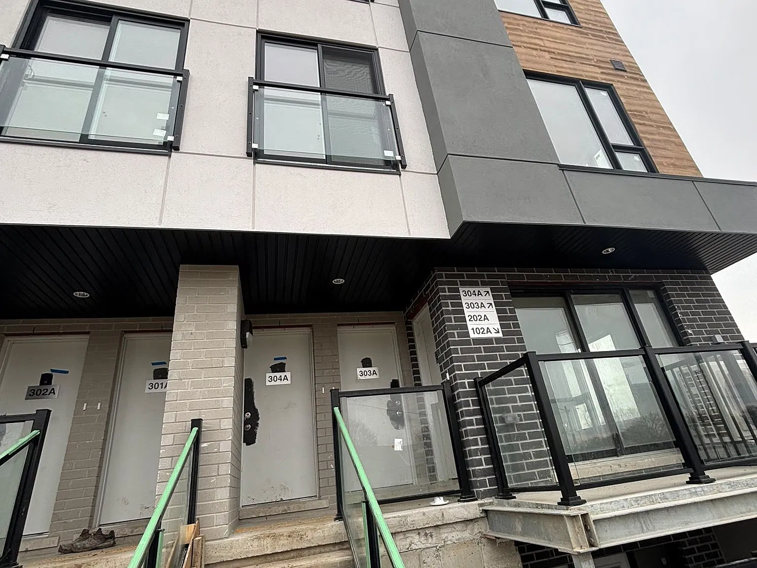 3 bed, $2,400 — Photo 1