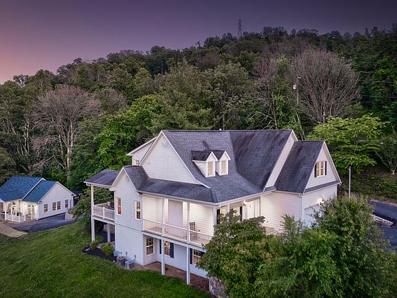 3rd image of 8016 Hilltop Dr