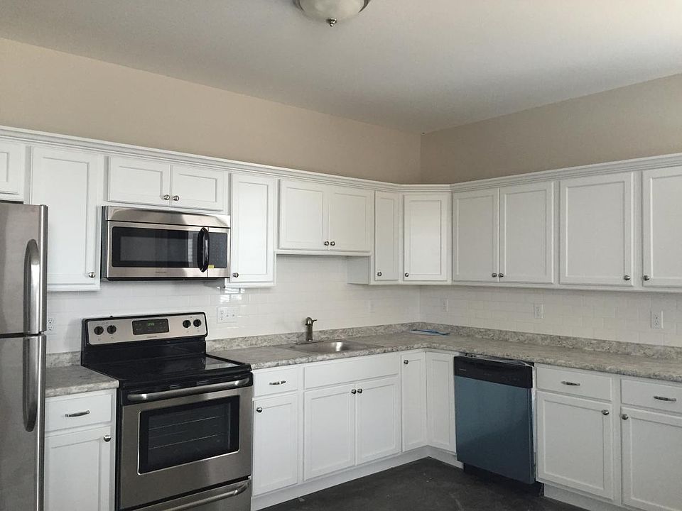 Open floor plan between kitchen and living room make your ap