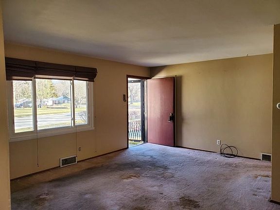 2nd image of 3627 Crosby St