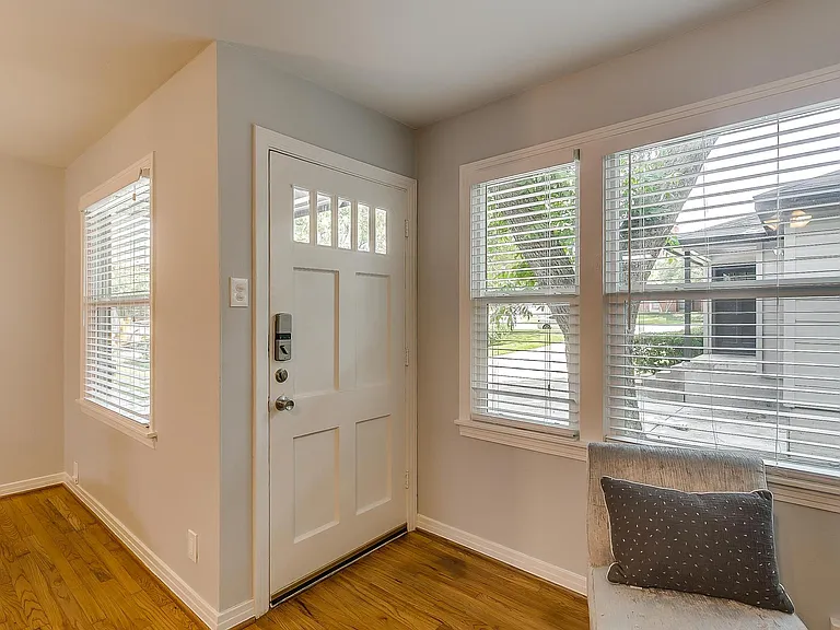 4704 Collinwood Ave — Photo 2
