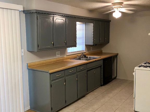 2nd image of 208 E Cherry Ave
