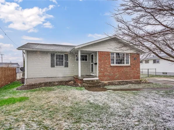 204 Darwin Dr, Depew, NY 14043