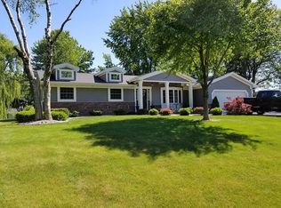 2917 Horseshoe Dr, Sun Prairie, WI