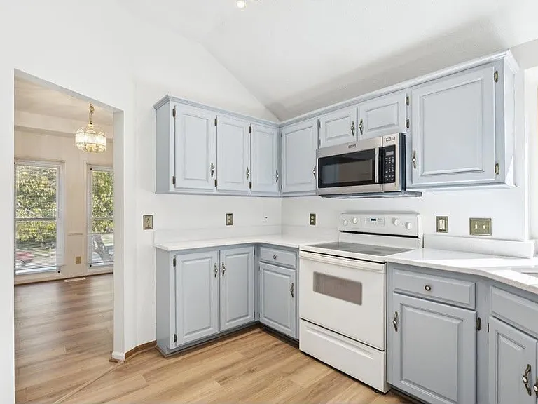 7820 S 70th St — Photo 3
