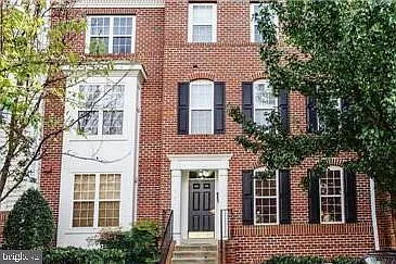 1587 Leeds Castle Dr #102