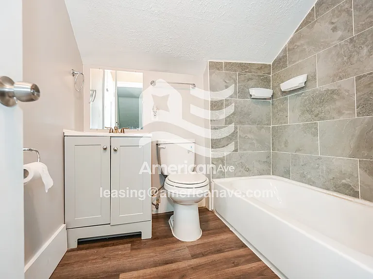 1441017_011_bathroom_12.jpg
