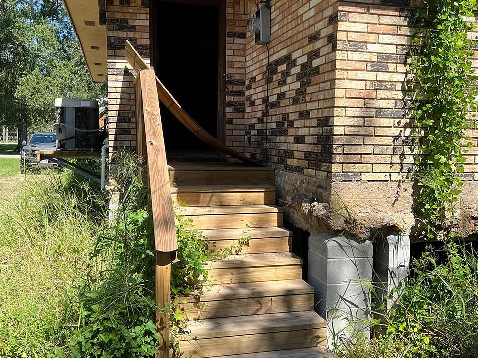 1st image of 7550 Village Ln