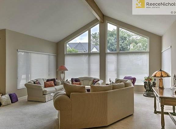 3rd image of 8405 N Vista Cir