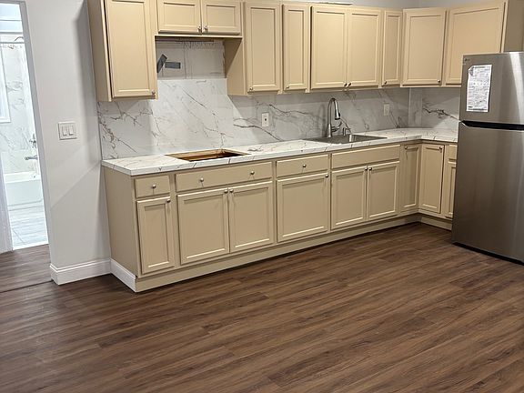 4th image of 185-01 Galway Ave Floor 1
