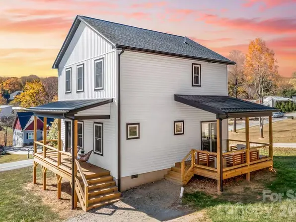 27 Ben Lippen Rd, Asheville, NC 28806