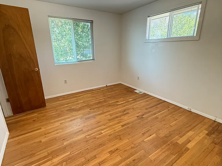 2592 Yarmouth Ave — Photo 14