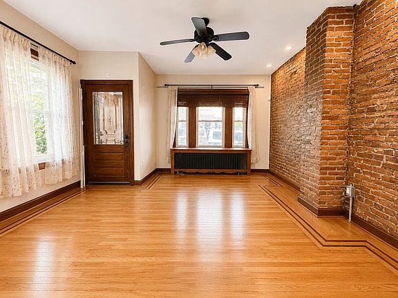 4th image of 4698 Wilde St