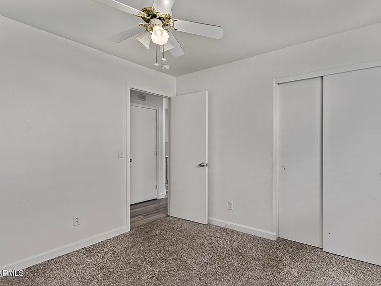 1077 W Laurel Ave — Photo 23
