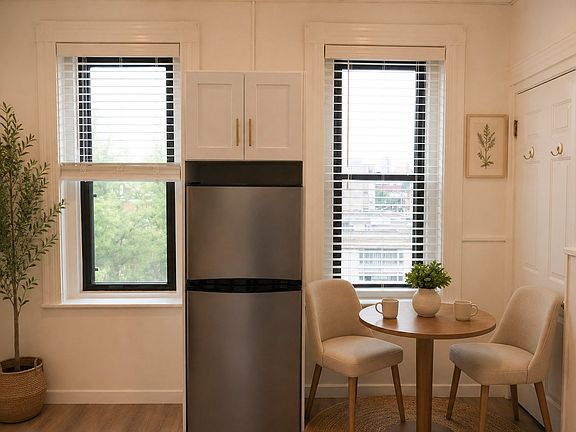 3rd image of 1 Cumberland St APT 7
