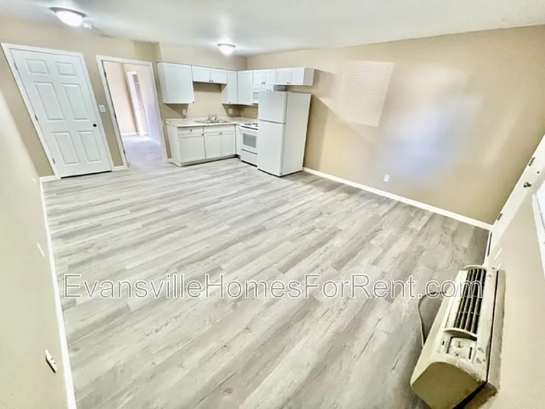 1547 S Green River Rd #6 — Photo 2