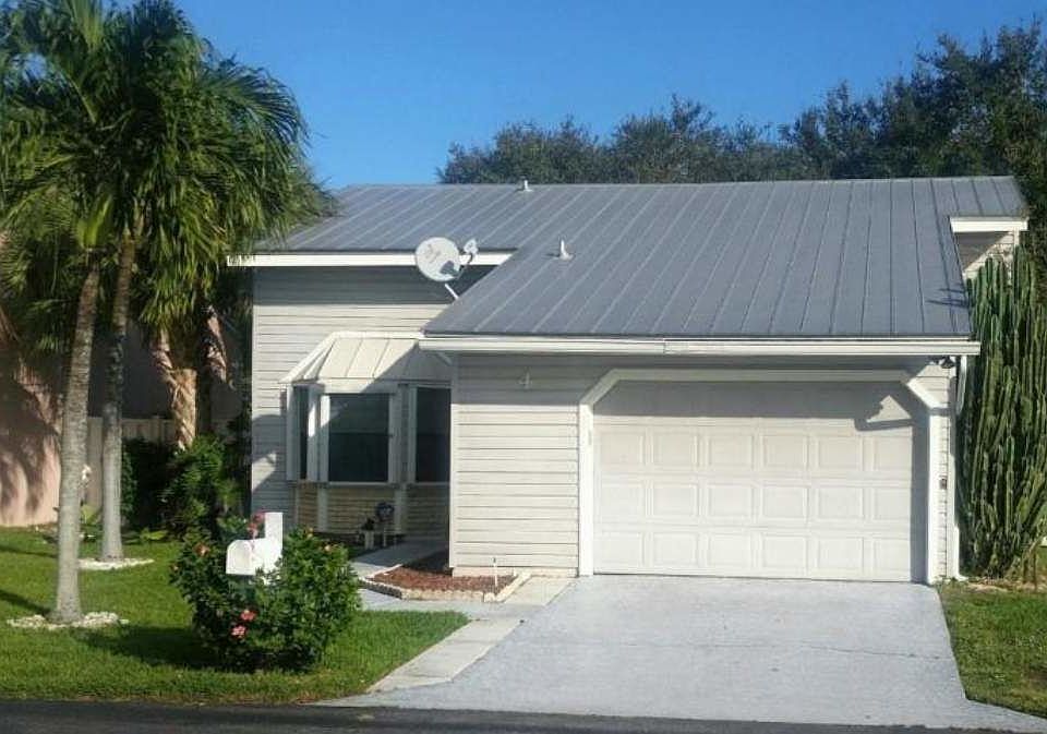 1st image of 4 Hawthorne Ln